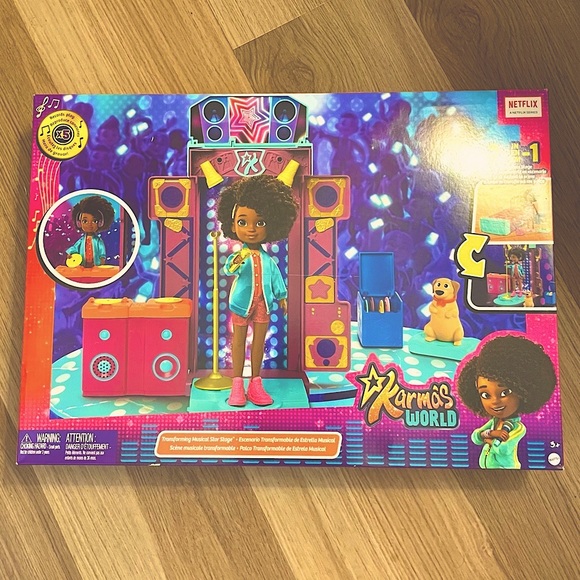 Gift Ready! Karma's World Transforming Musical Star Stage Set & Accessories NEW - Picture 3 of 10